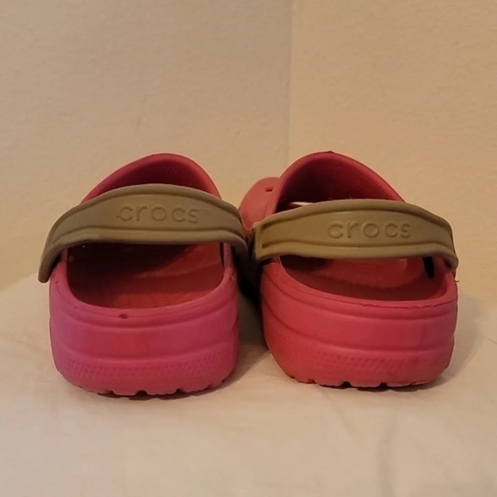 CHILDREN'S PINK CLASSIC CROCS (sz Girls 2 or‎ Boys 4)